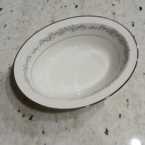 Noritake Parkridge 7561 Vintage Ivory China Japan 10" Oval Serving Veggie Bowl
